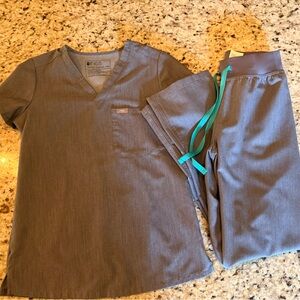 Figs Charcoal Scrub Set with Teal Accent